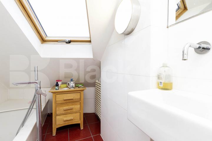  3 double bedroom split level flat located in a leafy part of Muswell Hill  Pages Lane, Muswell Hill 